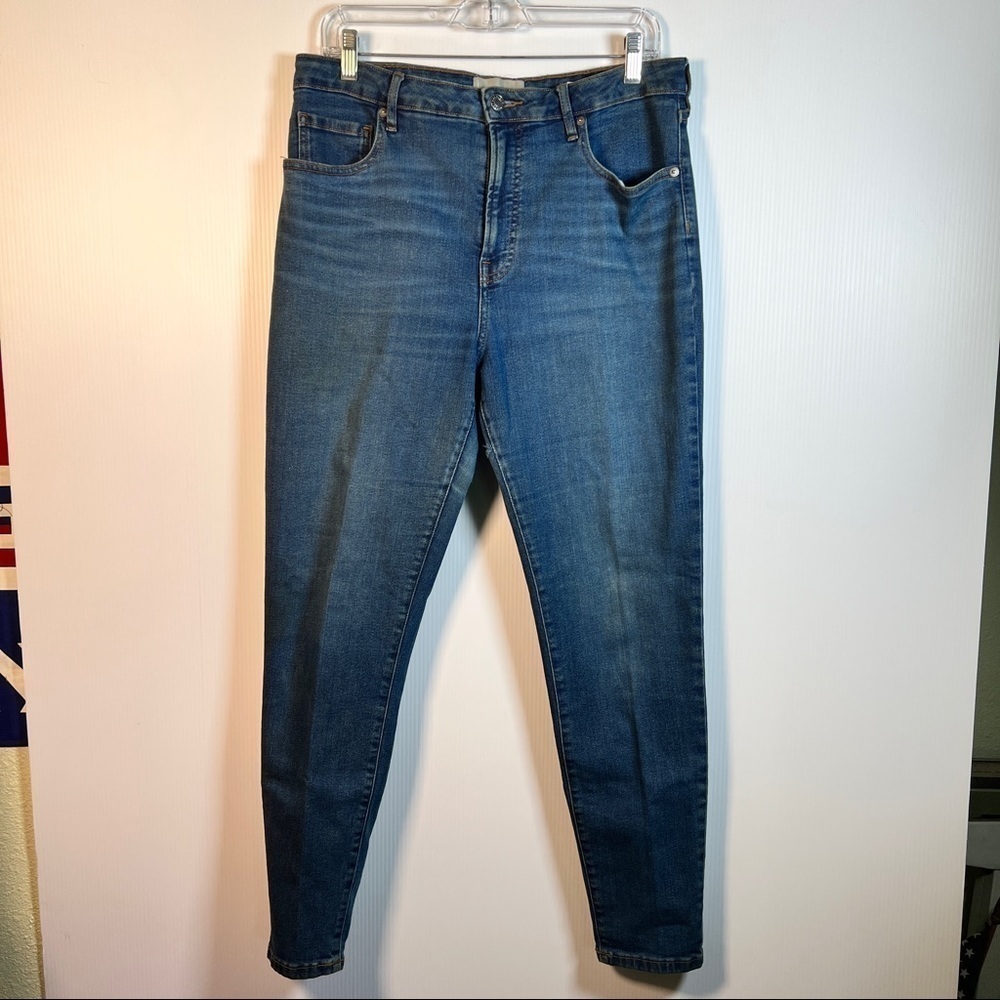 EVERLANE Project jeans. 32 Regular. Rip in thigh area but could make cut-offs